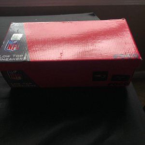 size 11 men's sneakers (new england patriots)